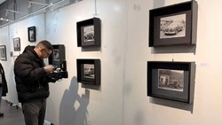 Философия пути в монохроме: В Южно-Сахалинске открылись «Дорожные истории» на пленочных фото