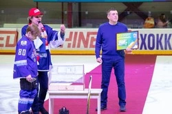 Победители розыгрыша и держатели «Карты сахалинца» получили призы от Валерия Лимаренко