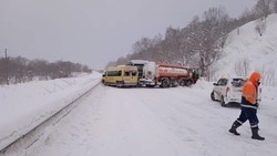 Следком возбудил уголовное дело после ДТП со школьным автобусом на Сахалине