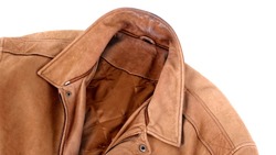 Безработный мужчина украл куртку с двумя телефонами ради выгоды в Южно-Сахалинске