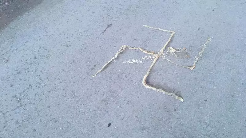 Пенная «свастика» появилась в Южно-Сахалинске в День борьбы против фашизма