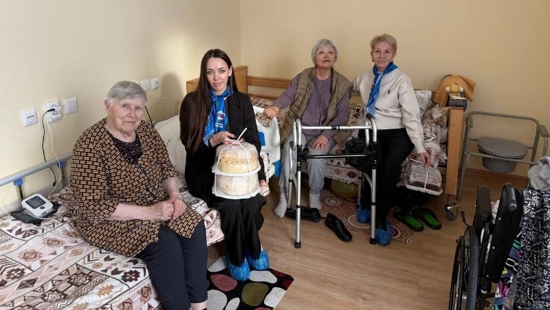 Активисты «Единой России» посетили Шахтерский дом-интернат для престарелых граждан и инвалидов