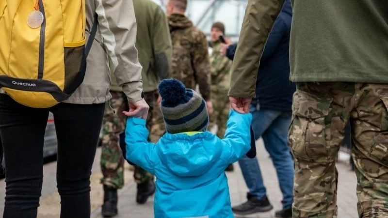 Жены мобилизованных сахалинцев получили помощь от губернатора в Долинске