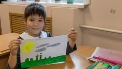 Ученики Восточной гимназии в Южно-Сахалинске нарисовали рисунки для бойцов в зоне СВО