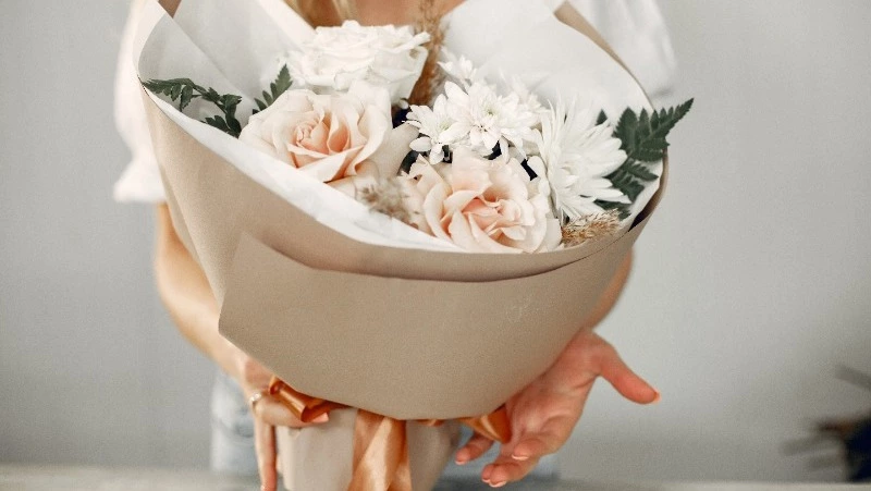 Продавец цветов отдала мошеннику 9 тысяч рублей из-за мобилизации на Сахалине