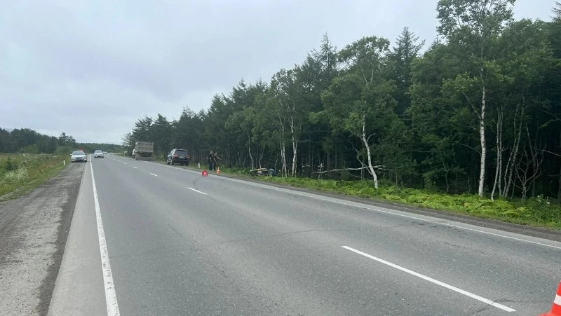 Машина улетела в кювет на трассе из Южно-Сахалинска в Долинск
