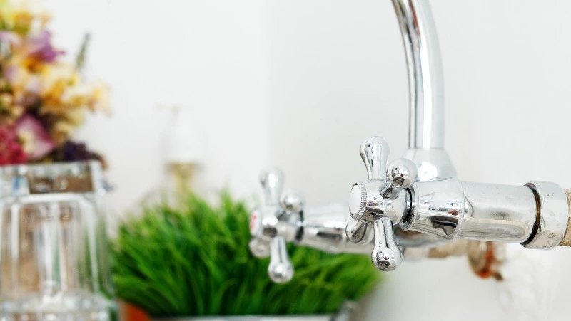 Шесть улиц оставят без холодной воды до вечера 6 апреля в Южно-Сахалинске