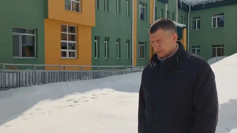 Сахалинский министр строительства прибыл на место ЧП в школе села Кировского