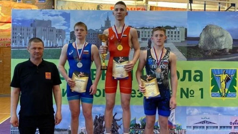 Сахалинские борцы завоевали две путевки на первенство России