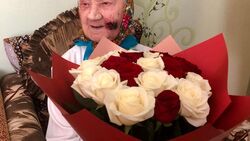 Представители анивской администрации поздравили 99-летнюю сахалинку с днем рождения