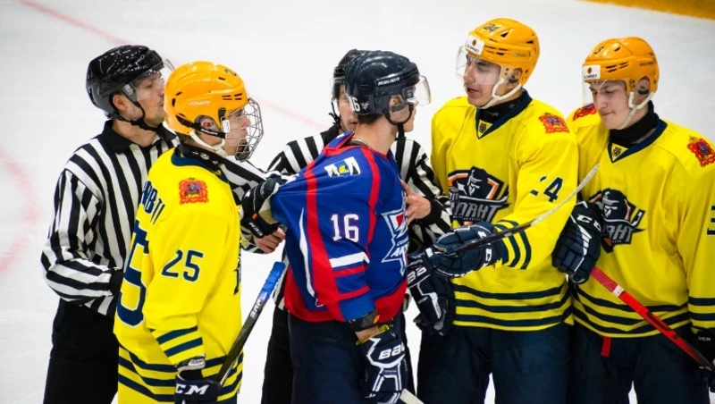 «Сахалинские акулы» проиграли МХК «Атлант» дома 20 сентября со счетом 2:4