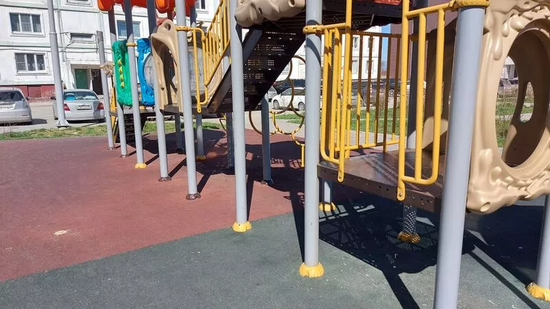 Игровая площадка в Южно-Сахалинске опасна для жизни малышей