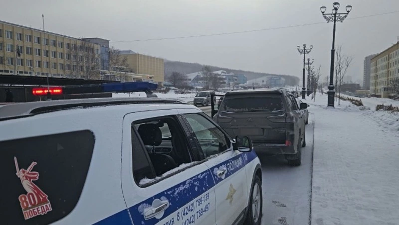 Пьяного водителя и 15 бесправников задержали 19 февраля на Сахалине