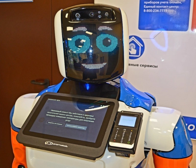 В офисе ДЭК Южно-Сахалинска клиентов обслуживает робот-консультант