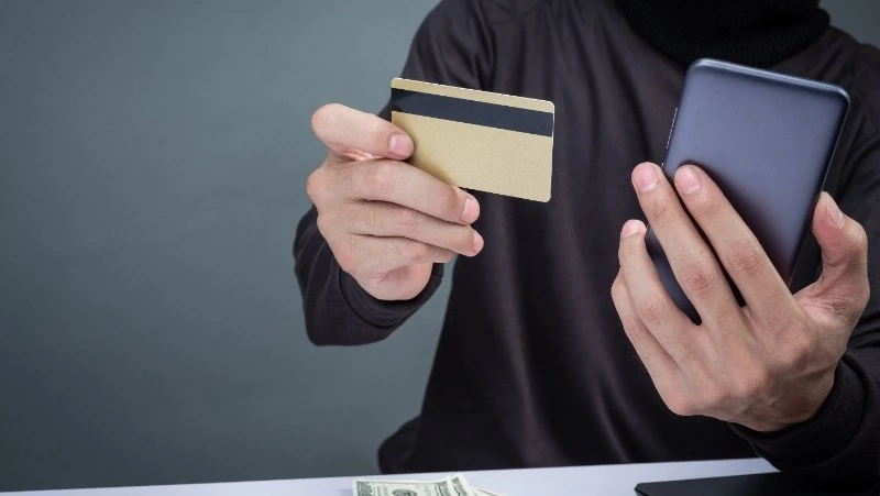 Житель Южно-Сахалинска перевел себе 39 тысяч рублей с помощью чужой сим-карты