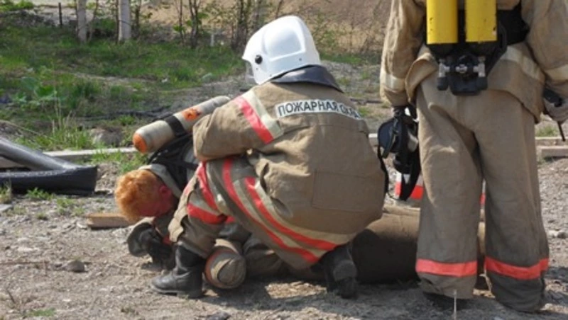 Пожарные потушили детскую горку и матрац в Невельске вечером 9 июля