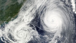 Ураган обрушится на Курилы — жителей просят остаться дома