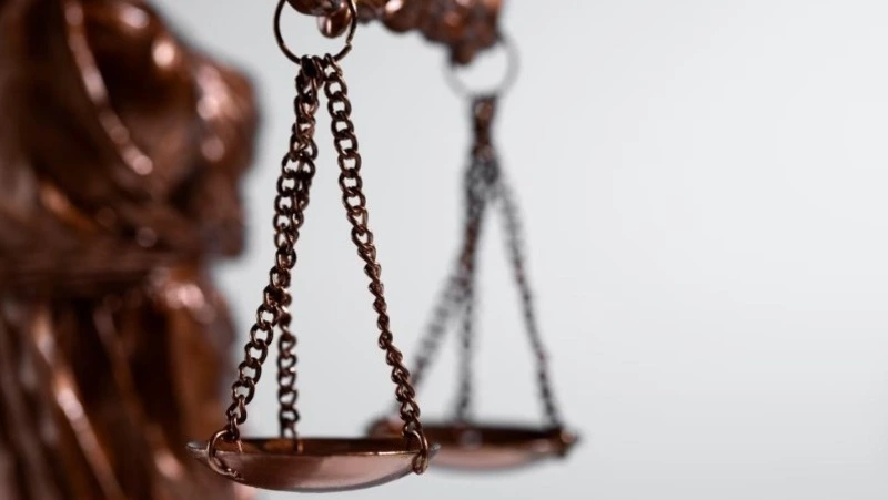 Жительница Южно-Сахалинска ответит в суде за кражу забытого в уборной смартфона