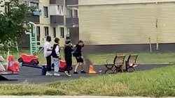 Резиновое покрытие загорелось на детской площадке в Южно-Сахалинске
