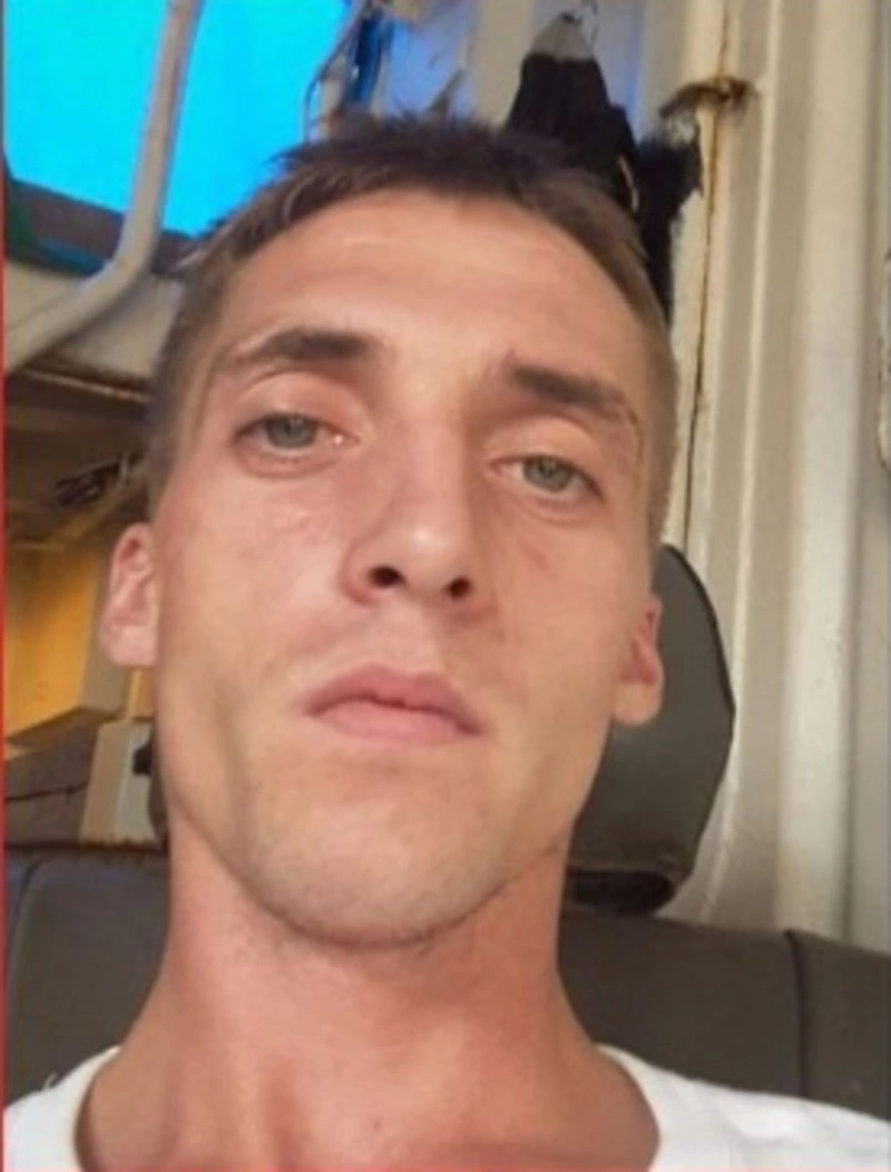 Пропавшего с судна мужчину продолжают искать на Шикотане