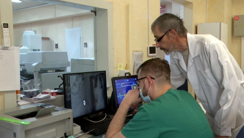 Хирурги извлекают из внутренних органов малышей инородные предметы - Центр внимания 30.10.25