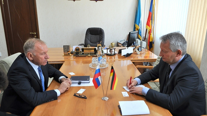 Спикер сахалинской Думы встретился с генконсулом ФРГ в Новосибирске