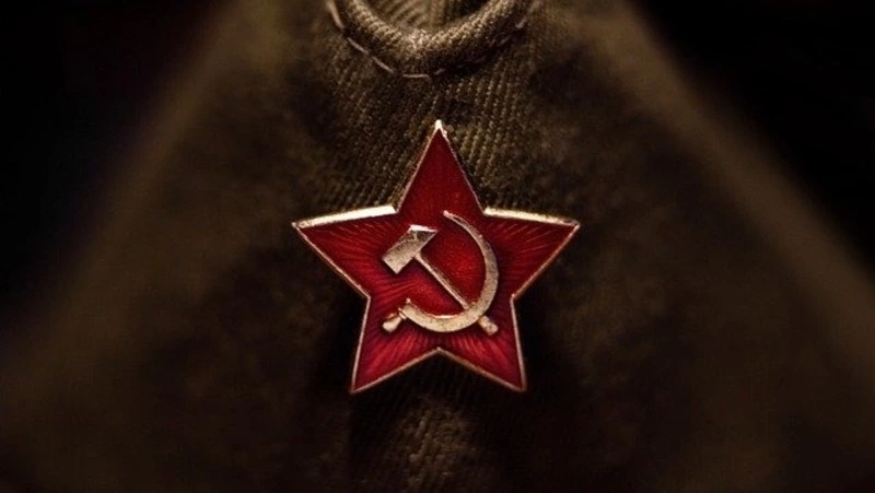 Россиянки запасаются открытками в WhatsApp на 23 февраля