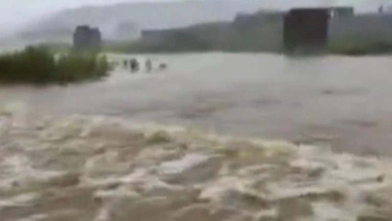 «Это не Венеция — это Шикотан»: курильский остров «поплыл» после мощного ливня