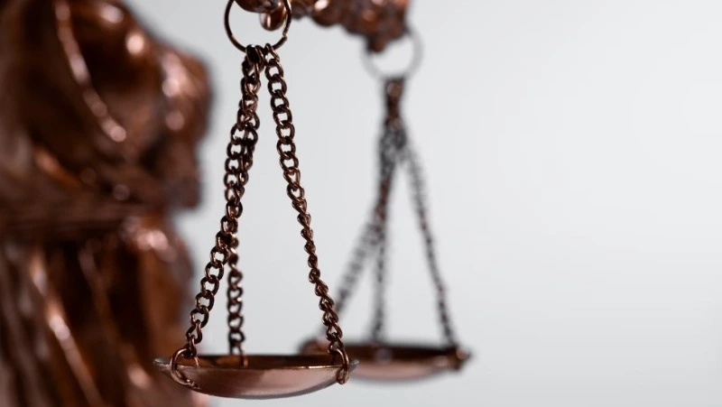 Мужчину обвиняют в двух преступлениях в Южно-Сахалинске