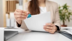 Иностранку с поддельным миграционным документом задержали на Сахалине