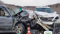 Два человека пострадали в ДТП с двумя Lexus на трассе в Долинском районе