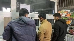 Мигрантов-нелегалов в России планируют лишить доступа к сервисам такси и доставки