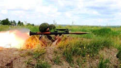 Военнослужащие Сахалина освоили навыки стрельбы из РПГ-7В на максимальную дальность