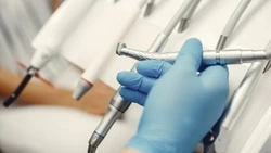 С областной стоматологии на Сахалине требуют почти миллион рублей