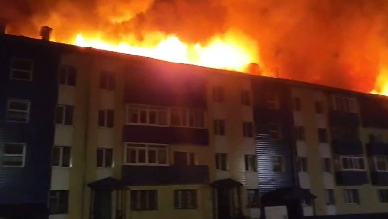 Виновником пожара на крыше в сахалинском Макарове мог быть ремонтник объекта