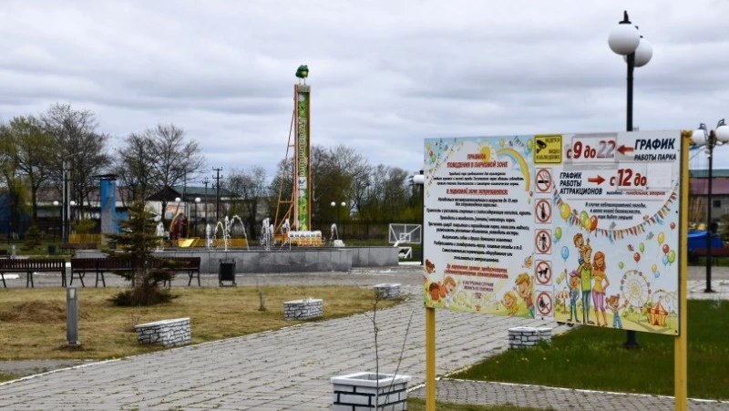  Поронайский городской парк приступил к подготовке к летнему сезону