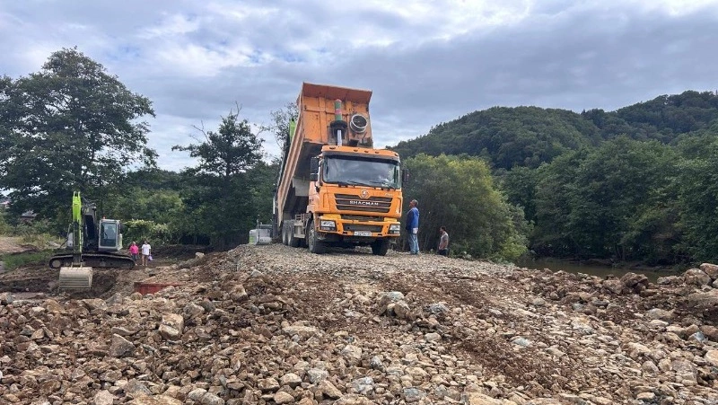 В Невельском районе организовали временный объезд через реку Казачку