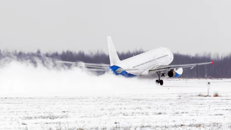 Рейсы 15 маршрутов задержали в аэропорту Южно-Сахалинска из-за непогоды