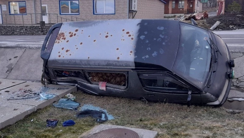 В ГАИ рассказали подробности ДТП с застрявшей в канаве машиной в Курильске 