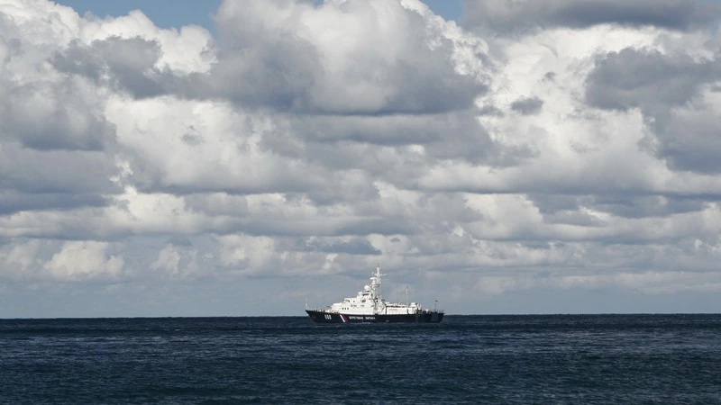 В Охотском море горит рыболовное судно