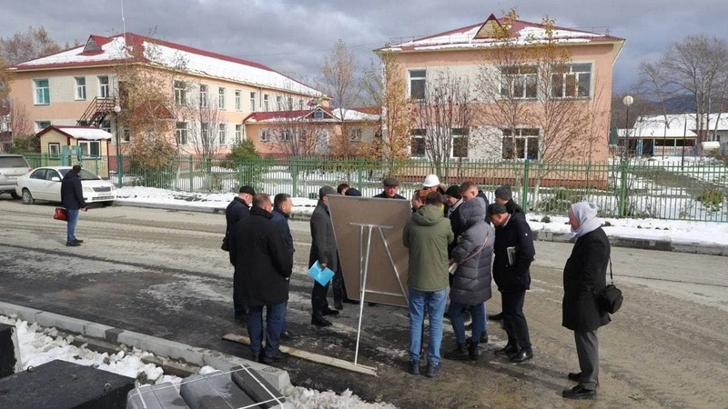 Лимаренко раскритиковал строителя сельской дороги за затянувшийся ремонт