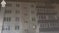 Труп мужчины нашли во дворе дома в Корсакове