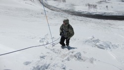 Спасатели предупредили о лавинной опасности в шести районах Сахалинской области