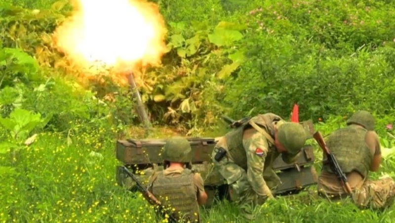 Артиллеристы и операторы БПЛА успешно поразили условного врага в ходе совместных занятий на Сахалине