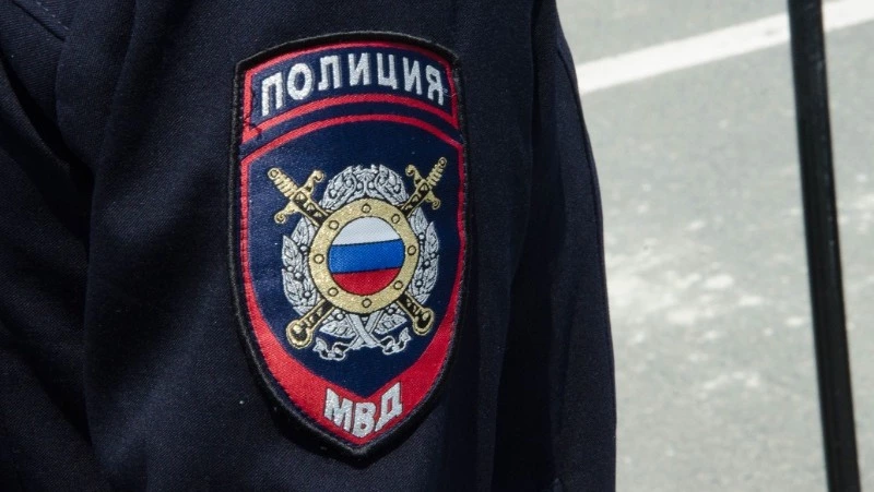 Житель Долинска избил знакомую тарелкой ради телефона