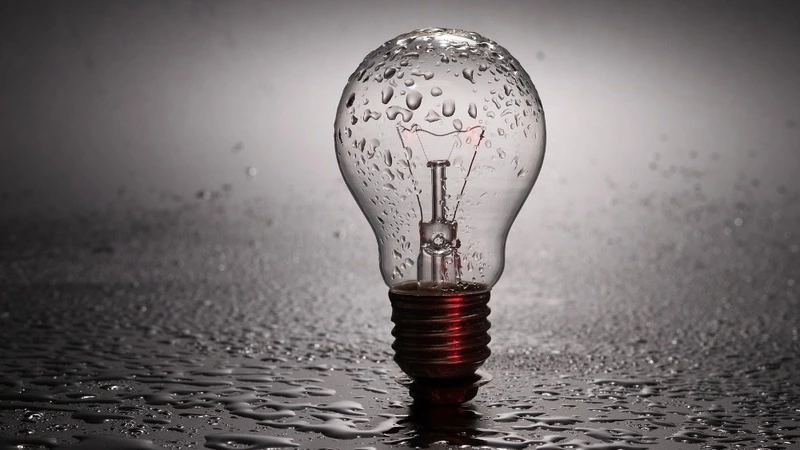 В пригороде Южно-Сахалинска большегруз оставил без света несколько домов