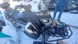 Десять пожарных тушили загоревшийся снегоход в гараже в Южно-Сахалинске