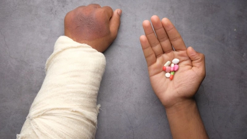 Женщина на Курилах сломала запястье во время восхождения на вулкан