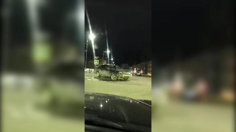 Молодая сахалинка ночью столкнула лбами две Toyota Crown в Охе