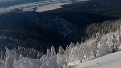 Видеофакт: сахалинец проехался на снегоходе по «снежной сказке» 